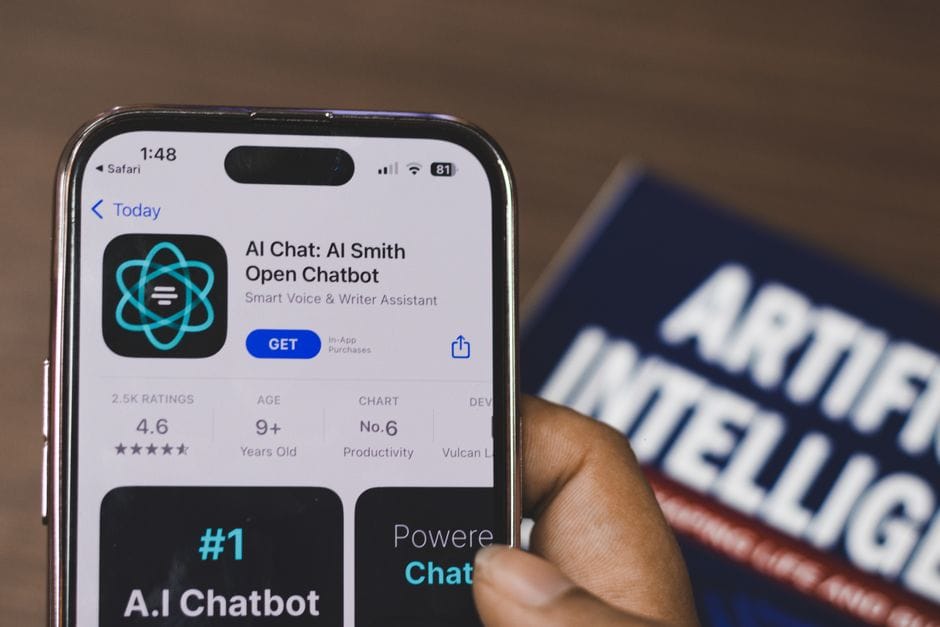 Tích hợp AI chatbot vào website hỗ trợ tư vấn khách hàng tự động