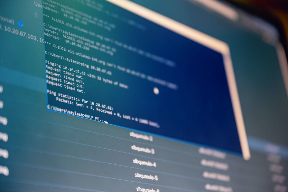 Chuyên gia kiểm tra các hạng mục bảo mật và dữ liệu khi bảo trì trang web